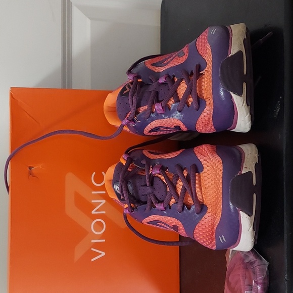 Vionic women's athletic shoes with extra laces, size 10. Purple and orange. - Picture 5 of 6